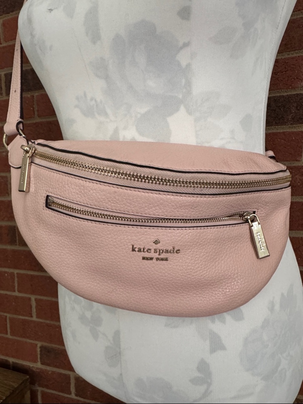 Kate Spade New York Leila Pebbled Leather Crossbody Belt Bag with Gold Hardware - Picture 2 of 11
